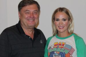 Carrie Underwood Co-Hosts 9/17-18