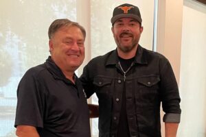 Chris Young Co-Hosts 8/31-9/1