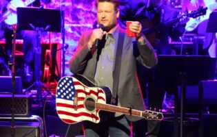 Blake Honors Toby Keith