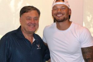 Kane Brown Co-Hosts 8/15-16