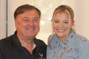 Lauren Alaina Co-hosts 10/10-11